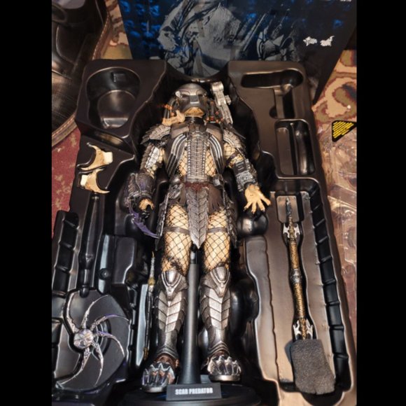 Hot Toys Scar/Celtic Predators - Picture 3 of 5